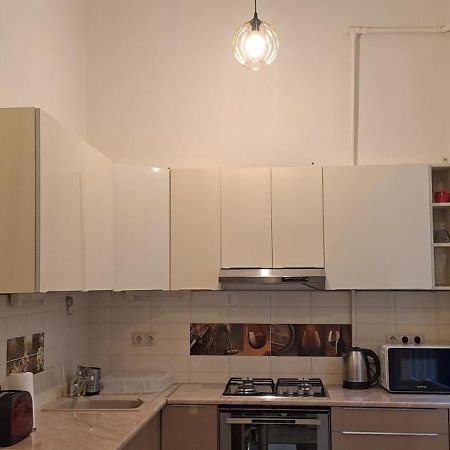 Center Royalty Apartment Budapest Ngoại thất bức ảnh
